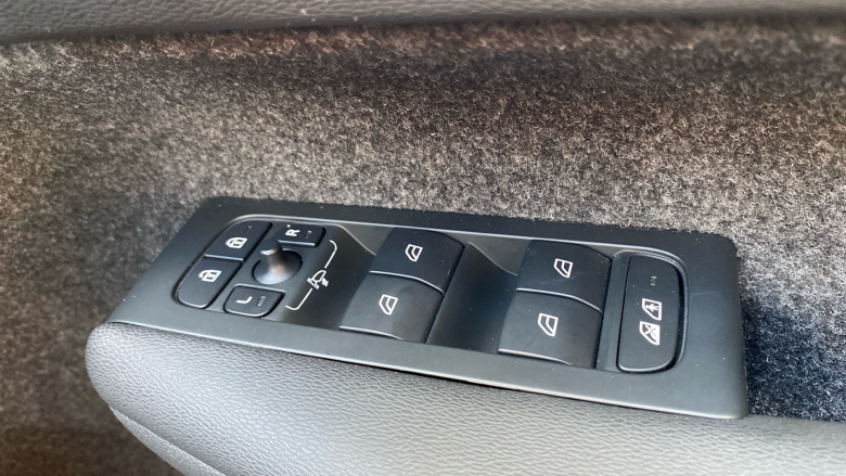 Volvo XC40 2.0 B3P Core 5dr Auto Petrol Estate